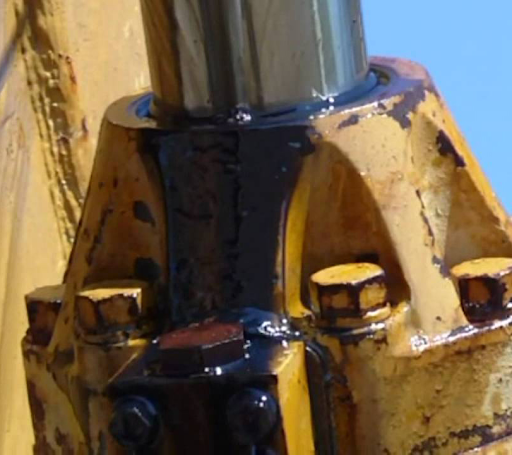 How can the problem of hydraulic cylinder oil leakage be solved?