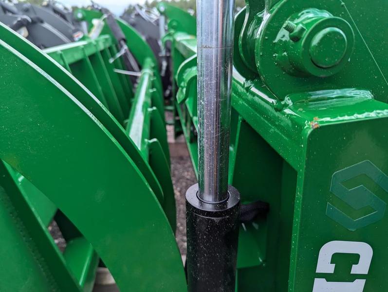How to replace hydraulic cylinder for tractor?