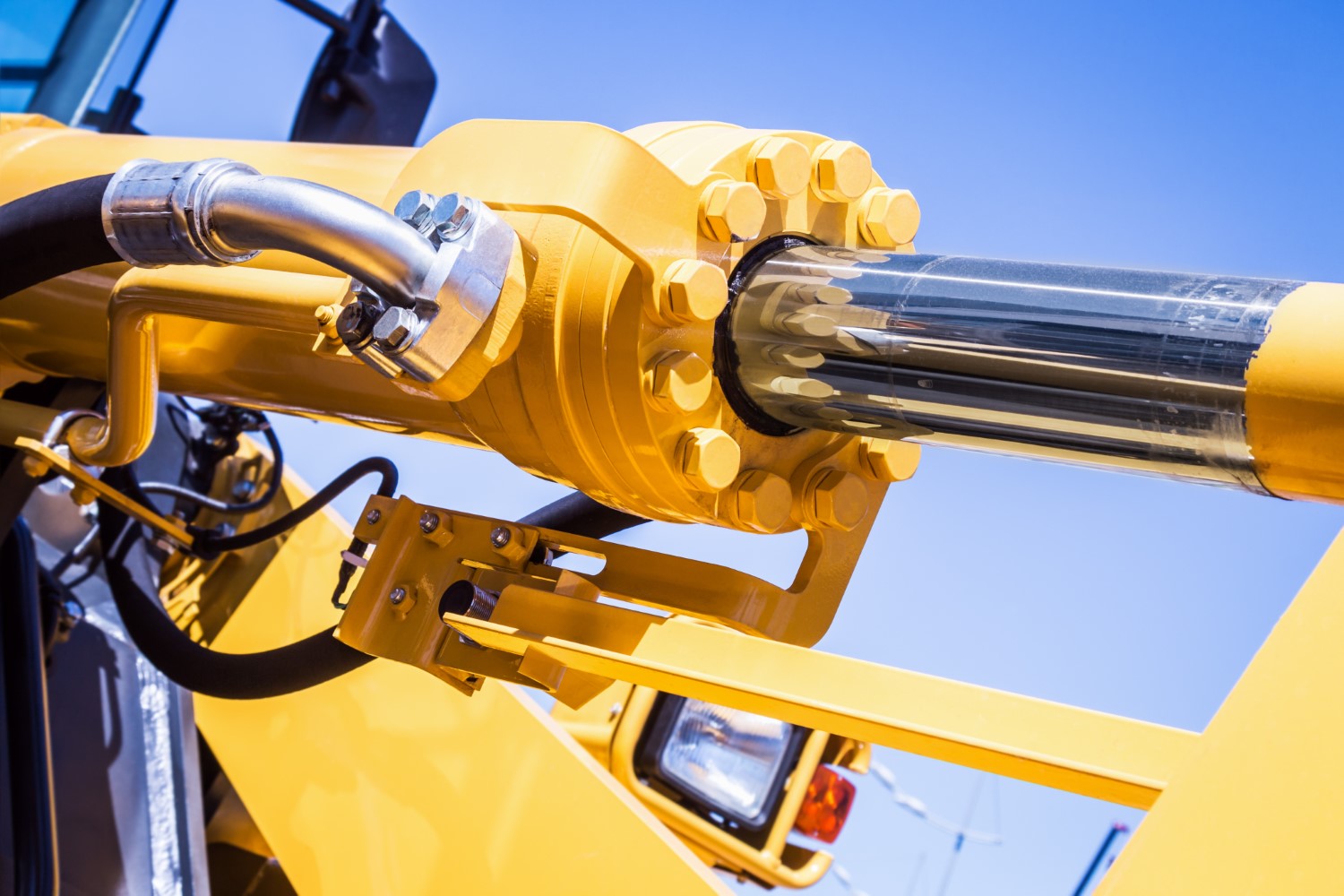 The importance of the crane hydraulic cylinder.