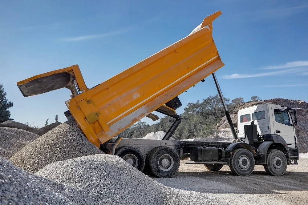 Does the dump truck hydraulic cylinder need to be inspected regularly?